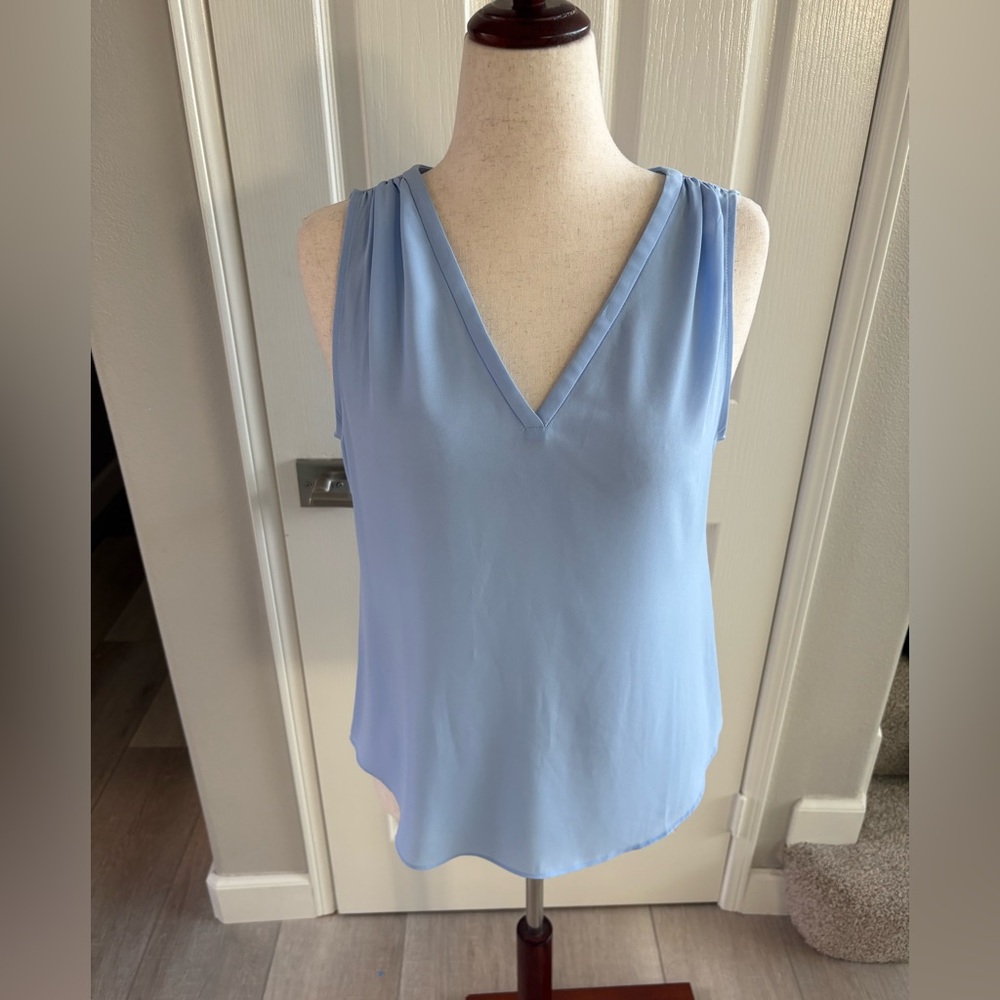 White House Black Market | Blue Sleeveless V-Neck Top | Medium | Very Good Cond